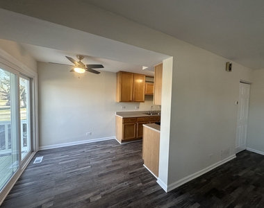 306 Northwestern Court - Photo Thumbnail 5