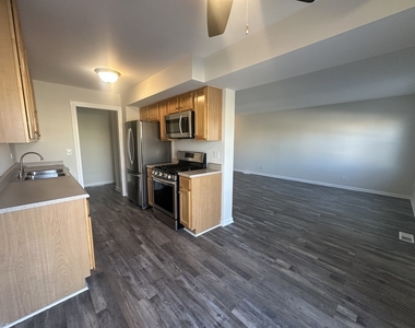 306 Northwestern Court - Photo Thumbnail 7