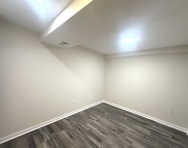 306 Northwestern Court - Photo Thumbnail 18