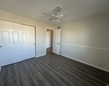306 Northwestern Court - Photo Thumbnail 11