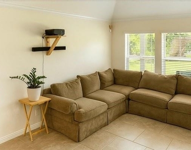 21399 Hunter Hart Drive - Photo Thumbnail 2