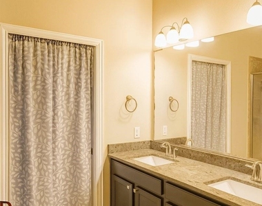 21399 Hunter Hart Drive - Photo Thumbnail 3