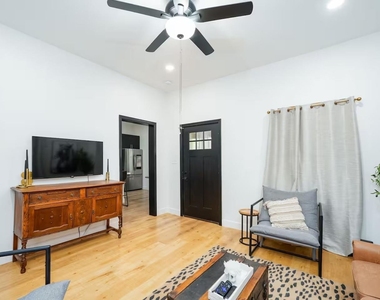 502 Dark Street - Photo Thumbnail 2