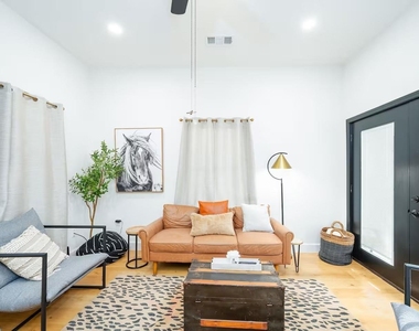 502 Dark Street - Photo Thumbnail 3