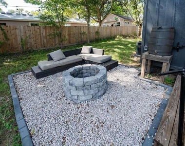 502 Dark Street - Photo Thumbnail 20