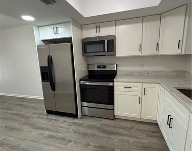 606 Se 6th Street - Photo Thumbnail 6