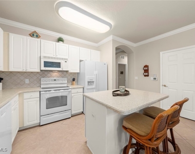 9601 Spanish Moss Way - Photo Thumbnail 10