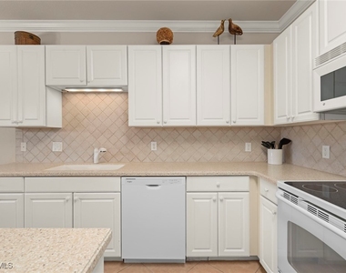 9601 Spanish Moss Way - Photo Thumbnail 2