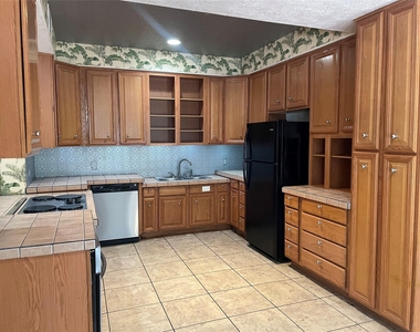 302 Somerset Road - Photo Thumbnail 4