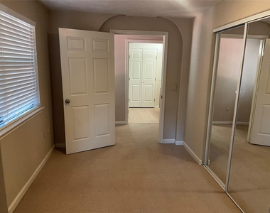 302 Somerset Road - Photo Thumbnail 11