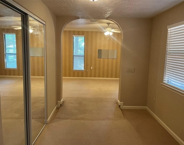 302 Somerset Road - Photo Thumbnail 8