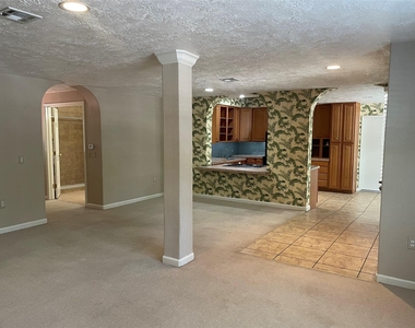302 Somerset Road - Photo Thumbnail 3