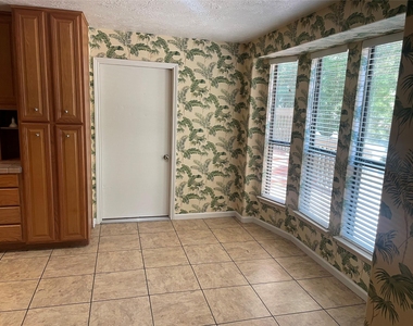 302 Somerset Road - Photo Thumbnail 5