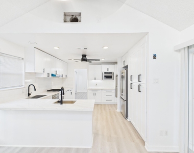 7610 Hopewell Lane - Photo Thumbnail 6