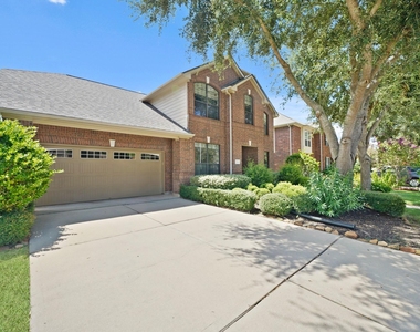 714 Coggins Point Way - Photo Thumbnail 3