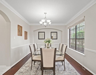 714 Coggins Point Way - Photo Thumbnail 7