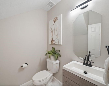 714 Coggins Point Way - Photo Thumbnail 26