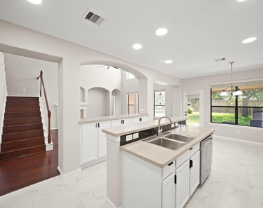 714 Coggins Point Way - Photo Thumbnail 4