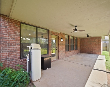 714 Coggins Point Way - Photo Thumbnail 28