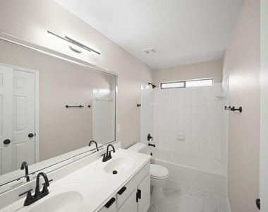 714 Coggins Point Way - Photo Thumbnail 20