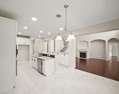 714 Coggins Point Way - Photo Thumbnail 5