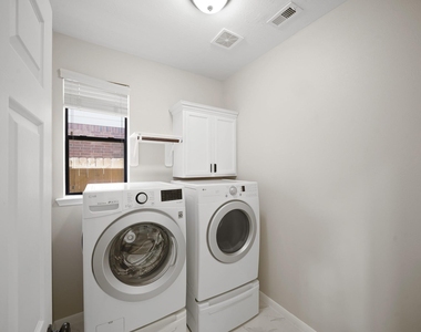 714 Coggins Point Way - Photo Thumbnail 27
