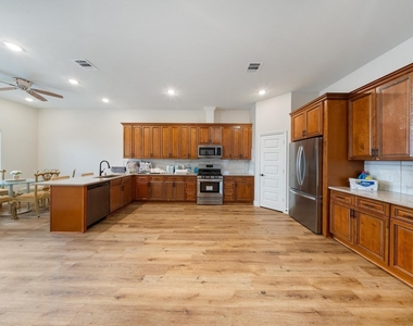2019 Olivos Street - Photo Thumbnail 8