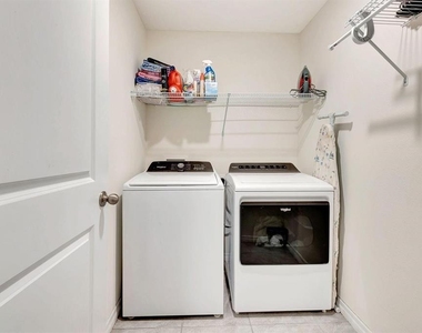 2942 Rock Sound Street - Photo Thumbnail 39