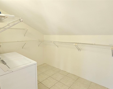 812 Capri Isles Boulevard - Photo Thumbnail 15