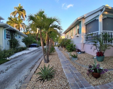 216 Berry Street - Photo Thumbnail 71