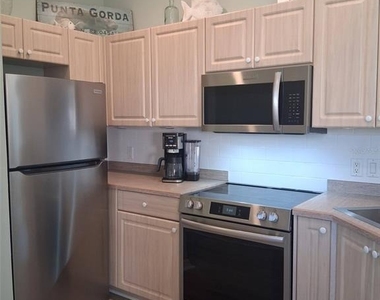 216 Berry Street - Photo Thumbnail 23