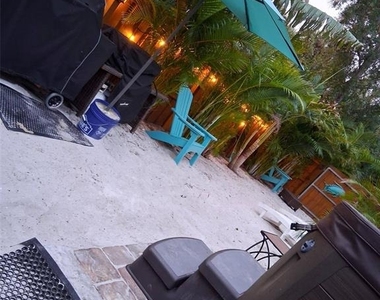 216 Berry Street - Photo Thumbnail 16