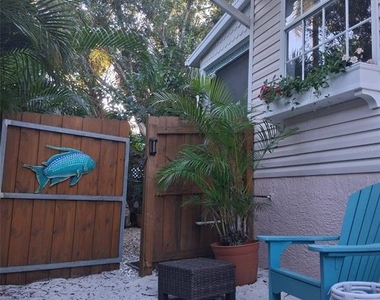 216 Berry Street - Photo Thumbnail 17