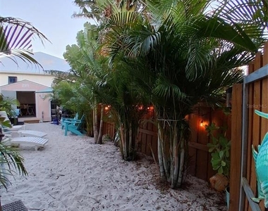 216 Berry Street - Photo Thumbnail 5