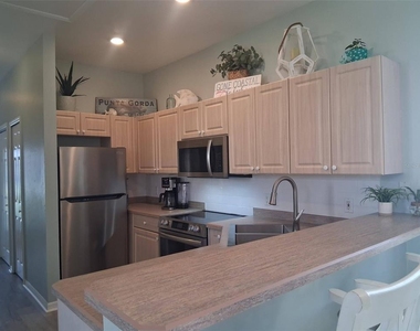 216 Berry Street - Photo Thumbnail 21