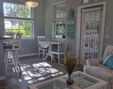 216 Berry Street - Photo Thumbnail 20
