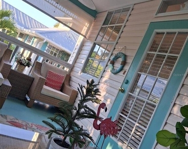 216 Berry Street - Photo Thumbnail 4