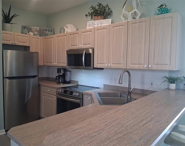 216 Berry Street - Photo Thumbnail 24