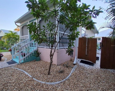 216 Berry Street - Photo Thumbnail 10