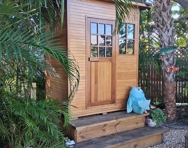 216 Berry Street - Photo Thumbnail 9