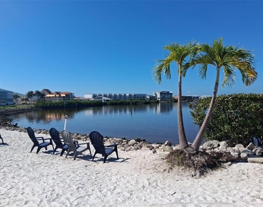 216 Berry Street - Photo Thumbnail 88