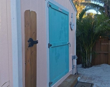 216 Berry Street - Photo Thumbnail 11