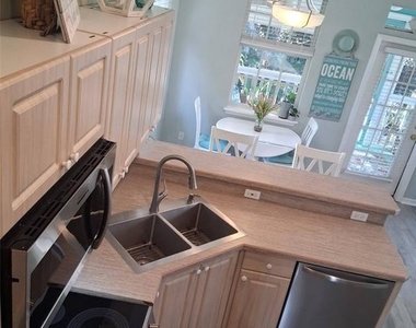 216 Berry Street - Photo Thumbnail 25
