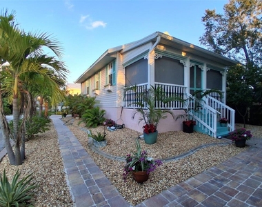 216 Berry Street - Photo Thumbnail 13