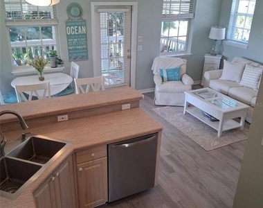 216 Berry Street - Photo Thumbnail 27