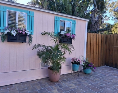 216 Berry Street - Photo Thumbnail 12