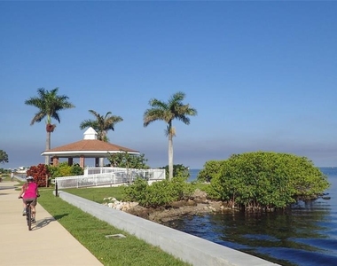 216 Berry Street - Photo Thumbnail 78