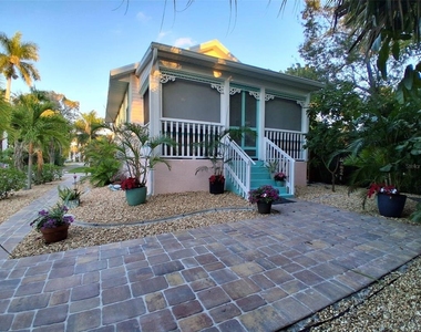 216 Berry Street - Photo Thumbnail 2