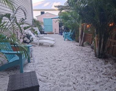 216 Berry Street - Photo Thumbnail 6
