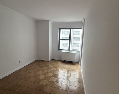 245 East 63rd Street - Photo Thumbnail 2